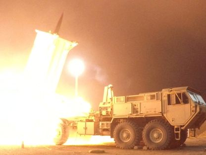 إطلاق صاروخ اعتراضي من طراز ثاد من مجمع Pacific Spaceport Complex في ألاسكا أثناء تجربة الطيران THAAD (FET)-01 في كودياك، ألاسكا، الولايات المتحدة. 30 يوليو 2017 - reuters