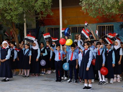 طلاب مدرسة عراقية يحضرون اليوم الأول من العام الدراسي في مدرسة ابتدائية في بغداد. 22 سبتمبر 2024 - reuters