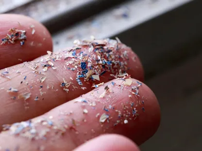 دراسة: التعرض لجزيئات البلاستيك يزيد خطر الإصابة بسرطان البروستاتا