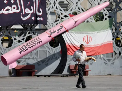 محللان: واشنطن وطهران في مرحلة انتقالية بين الضغط والتفاوض