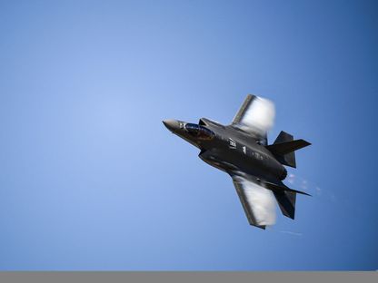 طائرة مقاتلة شبحية من طراز F-35A تابعة لفريق العرض F-35A التابع للقوات الجوية الأميركية خلال أسبوع أثينا للطيران. 3 سبتمبر 2023 - AFP