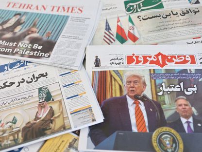 صحيفة إيرانية عليها صورة الرئيس الأميركي دونالد ترمب والمبعوث إلى الشرق الأوسط ستيف ويتكوف. 11 مايو 2025 - REUTERS