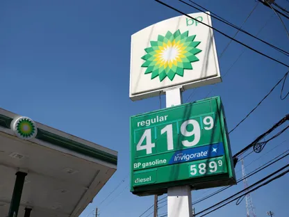 حرب إيران تحرق جيوب الأميركيين.. استردادات الضرائب تتلاشى تحت ضغط أسعار الوقود