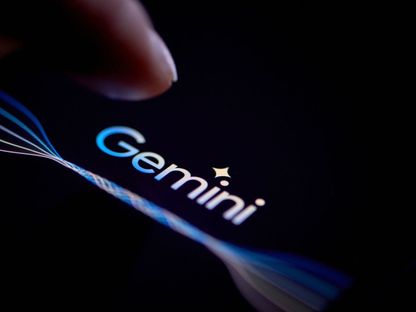 شعار نماذج جوجل للذكاء الاصطناعي Gemini يظهر على شاشة هاتف ذكي. 9 ديسمبر 2023 - Bloomberg - Bloomberg