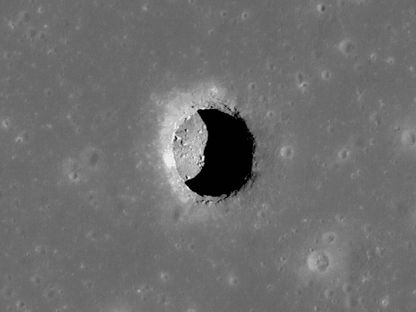 قد يكون موقعاً لقاعدة بشرية.. اكتشاف كهف كبير تحت سطح القمر