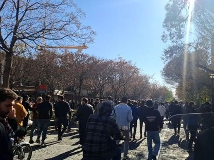 إيران.. تواصل الاحتجاجات لليوم الرابع ومحاولات لاقتحام مبنى حكومي