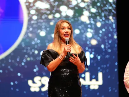 الممثلة المصرية ليلى علوي تلقي كلمة بعد تكريمها في حفل افتتاح الدورة الـ 41 لمهرجان الإسكندرية السينمائي لدول البحر المتوسط والتي تحمل اسمها، الإسكندرية، مصر. 2 أكتوبر 2025 - facebook/alexmcff