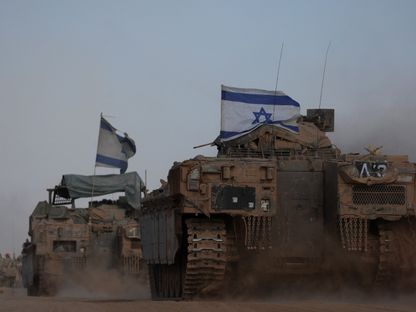 ناقلات جند مدرعة إسرائيلية على الحدود الجنوبية مع قطاع غزة. 29 مايو 2024 - REUTERS