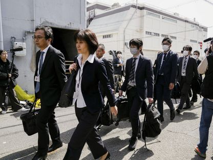 لجنة من وزارة الصحة اليابانية تفتش مصنعاً لشركة كوباياشي للأدوية في أوساكا باليابان. 30 مارس 2024 - Reuters