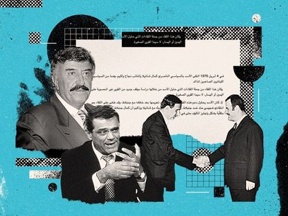 الرئيس السوري السابق حافظ الأسد يصافح كمال جنبلاط ويظهر في شمال الصورة الأعلى السياسي اللبناني كمال شاتيلا وبالأسفل النائب اللبناني نجاح واكيم - "المجلة"