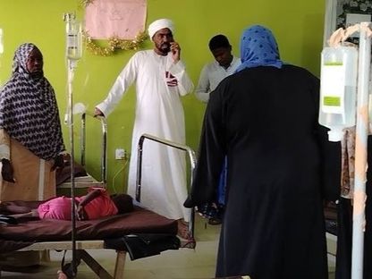 مفوض العون الإنساني بالولاية الشمالية عبد الرحمن علي خيري يتفقد أوضاع النازحين بمستشفى دنقلا العسكري بالولاية الشمالية في السودان. 19 يوليو 2025 - مفوضية العون الإنساني - الولاية الشمالية @ فيسبوك