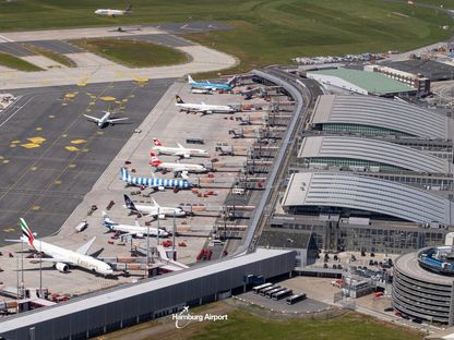 عدد من الطائرات من مختلف شركات الطيران في مطار هامبورج قبل الإقلاع. - @HamburgAirport