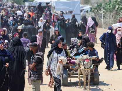 فلسطينيون في انتظار المساعدات في رفح، جنوب قطاع غزة. 24 يوليو 2025 - REUTERS
