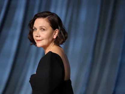 ماجي جيلينهال تترأس لجنة تحكيم مسابقة مهرجان فينيسيا السينمائي