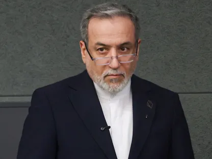 وزير الخارجية الإيراني: مستعدون لمواجهة "غزو بري" أميركي محتمل