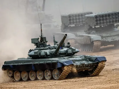 "قدرات فريدة في أوكرانيا".. دبابة T-80 تعود بقوة لوحدات النخبة الروسية