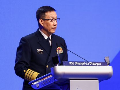 وزير الدفاع الصيني دونج جون يتحدث خلال منتدى شانجريلا الأمني السنوي، سنغافورة. 2 يونيو 2024 - Reuters
