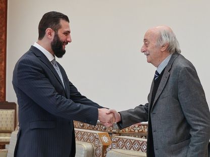 الرئيس السوري أحمد الشرع يستقبل الرئيس السابق للحزب التقدمي الاشتراكي في لبنان وليد جنبلاط بدمشق. 2 مايو 2025 - x/SyPresidency