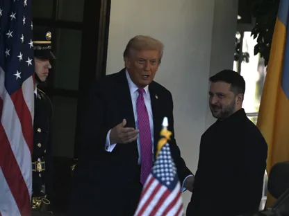 الرئيس الأميركي دونالد ترمب خلال استقباله نظيره الأوكراني فولوديمير زيلينسكي في البيت الأبيض بالعاصمة واشنطن. 17 أكتوبر 2025 - Reuters