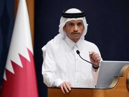 رئيس الوزراء وزير الخارجية القطري الشيخ محمد بن عبد الرحمن آل ثاني خلال مؤتمر صحافي في الدوحة. 13 أكتوبر 2023 - Reuters