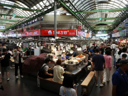 كوريا الجنوبية.. حرب إيران تدفع المستهلكين لتكديس أكياس القمامة