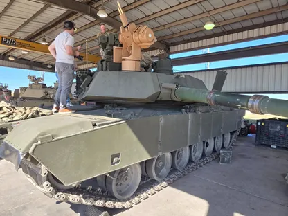 منصة Bullfrog المضادة للطائرات المسيّرة مدمجة في مركبة من طراز Bradley القتالية- 30 أكتوبر 2025 - X/@allencontrol