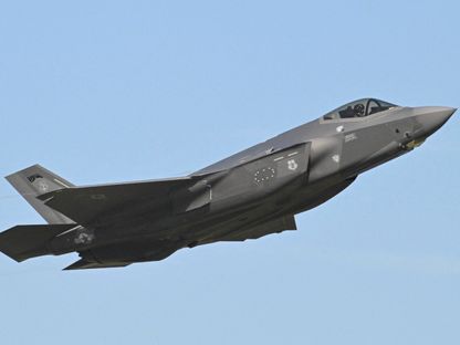 طائرة مقاتلة من طراز F-35 تحلق خلال المناورة العسكرية "Air Defender 23" التي نظمها حلف شمال الأطلسي (الناتو) في قاعدة سبانجدالم الجوية الأميركية في ألمانيا، 14 يونيو 2023 - REUTERS