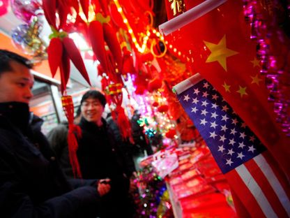 الصين تنصح مواطنيها المتواجدين في الولايات المتحدة بأن يكونوا حذرين بشأن سلامتهم - REUTERS