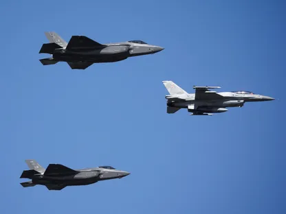 بولندا تعلن التأهب وتغلق مطارات بالتزامن مع هجمات روسية على أوكرانيا