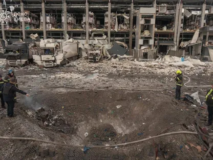 صورة نشرها الرئيس الأوكراني فولودمير زيلنيسكي تظهر مباني متضررة جراء غارة روسية على كييف. 25 نوفمبر 2025 - @ZelenskyyUa