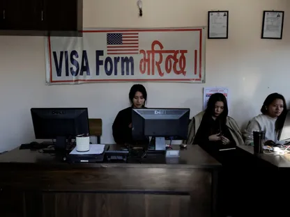 بينها مصر والعراق.. واشنطن تعلن وقف إصدار تأشيرات لمواطني 75 دولة