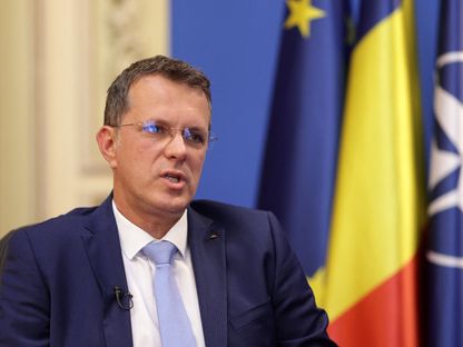 استقالة وزير الدفاع الروماني بسبب "ادعاءات كاذبة" في سيرته الذاتية