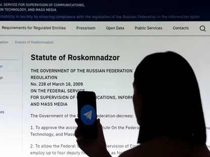 وزير روسي: أجهزة الاستخبارات الأجنبية قادرة على قراءة رسائل الجنود عبر تليجرام