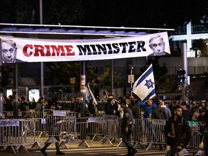 جانب من مظاهرة حاشدة بمدينة تل أبيب للمطالبة باستقالة رئيس الوزراء الإسرائيلي بنيامين نتنياهو. 9 مارس 2024 - AFP