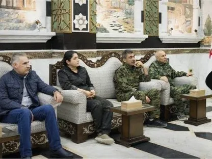 رئيس الأركان السوري يبحث دمج القوات مع وفد من "قسد" في دمشق