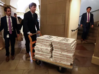 مع تصاعد تهديدات ترمب.. "مؤشر البيتزا" يسجل ارتفاعاً قياسياً في واشنطن