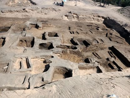 مصر تعلن اكتشاف 63 مقبرة من العصر المتأخر  في دمياط