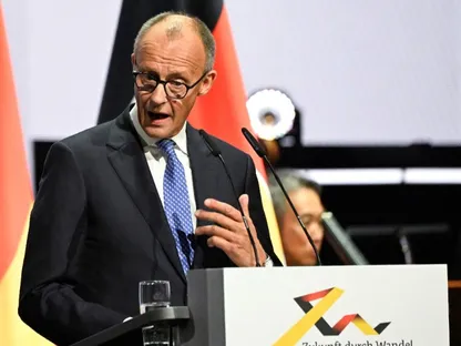 احتواء "صدمة الصين" يتصدر أولويات زيارة المستشار الألماني إلى بكين