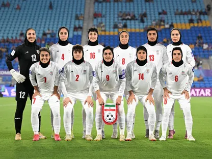 لاعبات كرة قدم إيرانيات يحصلن على حق اللجوء بعد محادثة ترمب مع ألبانيزي