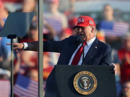 الرئيس الأميركي دونالد ترمب يتحدث أمام أنصاره في دي موين بولاية أيوا بعد تمرير حزمة التخفيضات الضريبية الضخمة في الكونجرس، 3 يوليو 2025 - Bloomberg