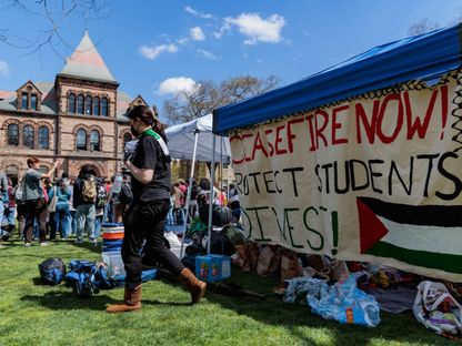 طلاب جامعة براون في مخيم مؤيد لفلسطين في المنطقة الخضراء الرئيسية في كولدج جرين بالولايات المتحدة. 24 أبريل 2024 - AFP