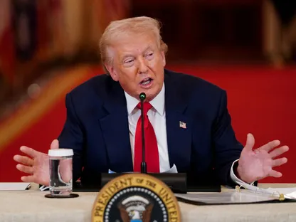 ترمب يلوّح بالتحرك ضد كوبا بعد إيران: النظام قد يسقط قريباً