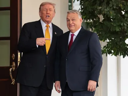 الرئيس الأميركي: لست قلقاً بشأن خسارة أوربان في انتخابات المجر