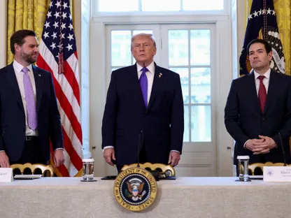 ترمب يرفض الانحياز لفانس أو روبيو في جدل مرشح الجمهوريين لانتخابات الرئاسة المقبلة