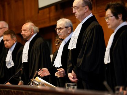 قضاة محكمة العدل الدولية خلال جلسة للنظر في قضية نيكارجوا ضد ألمانيا بشأن غزة، لاهاي. 30 أبريل 2024 - Reuters