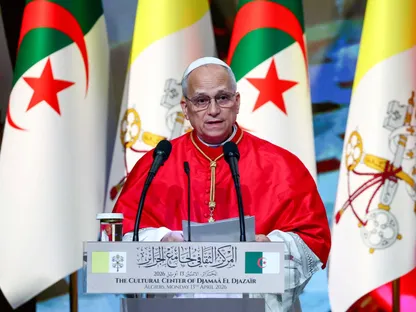 البابا ليو ينتقد القوى "الاستعمارية الجديدة" بعد ساعات من هجوم ترمب