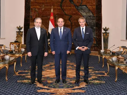 الرئيس المصري عبد الفتاح السيسي يستقبل وزير الخارجية الإيراني عباس عراقجي ومدير عام وكالة الطاقة الذرية رافاييل جروسي في القاهرة. 9 سبتمبر 2025 - الشرق