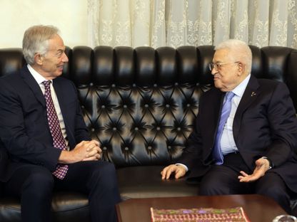 الرئيس الفلسطيني محمود عباس يلتقي رئيس الوزراء البريطاني السابق والمبعوث السابق للجنة الرباعية الدولية توني بلير في العاصمة الأردنية عمان. 13 يوليو 2025 - وفا