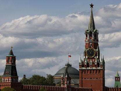 العلم الروسي يرفرف فوق الكرملين. 4 مايو 2023 - REUTERS
