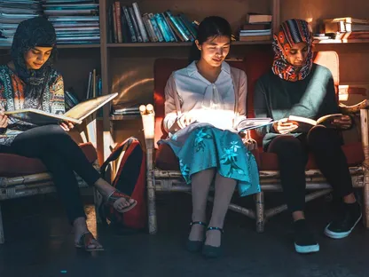 ملصق من معرض الشارقة للكتاب. (2025) - sba.gov.ae